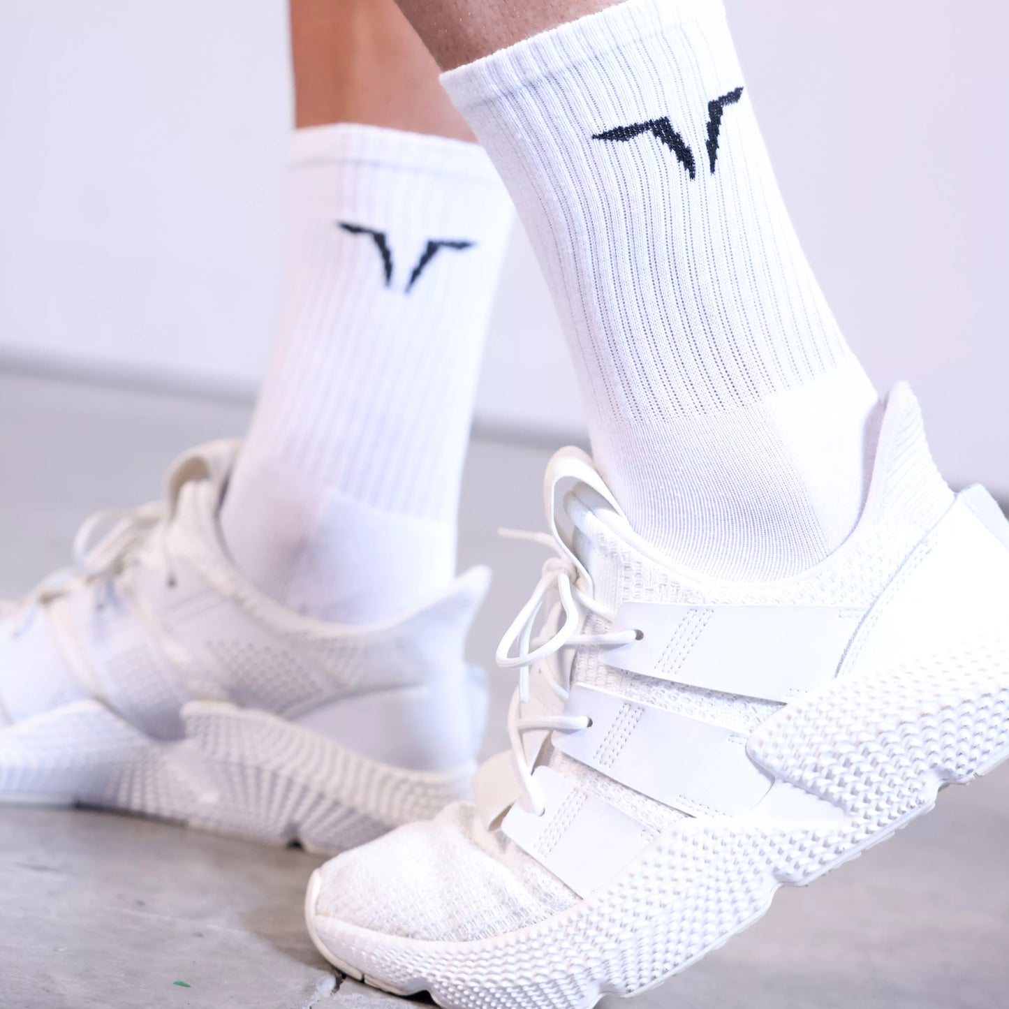 squatwolf-gym-wear-pack-of-3-core-crew-socks-white-workout