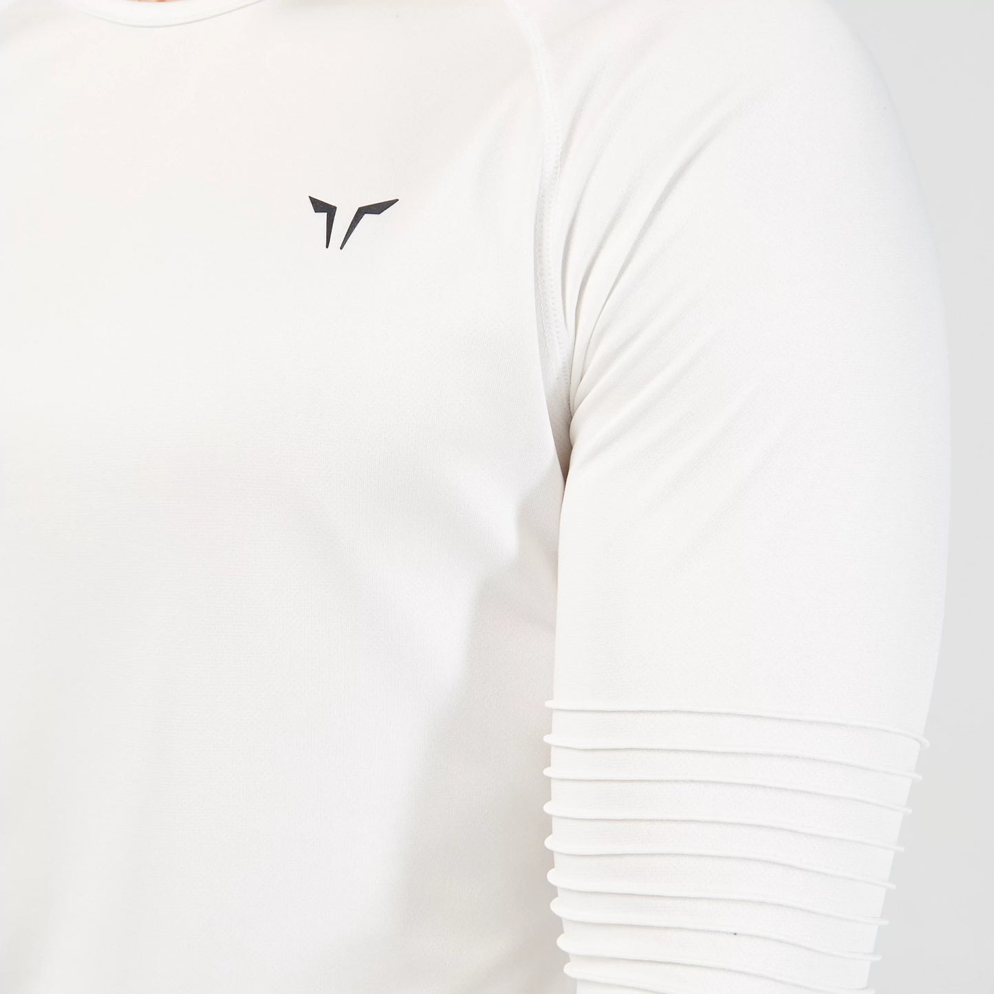 squatwolf-gym-wear-essential-agility-long-sleeves-tee-pearl-white-workout-shirts-for-men