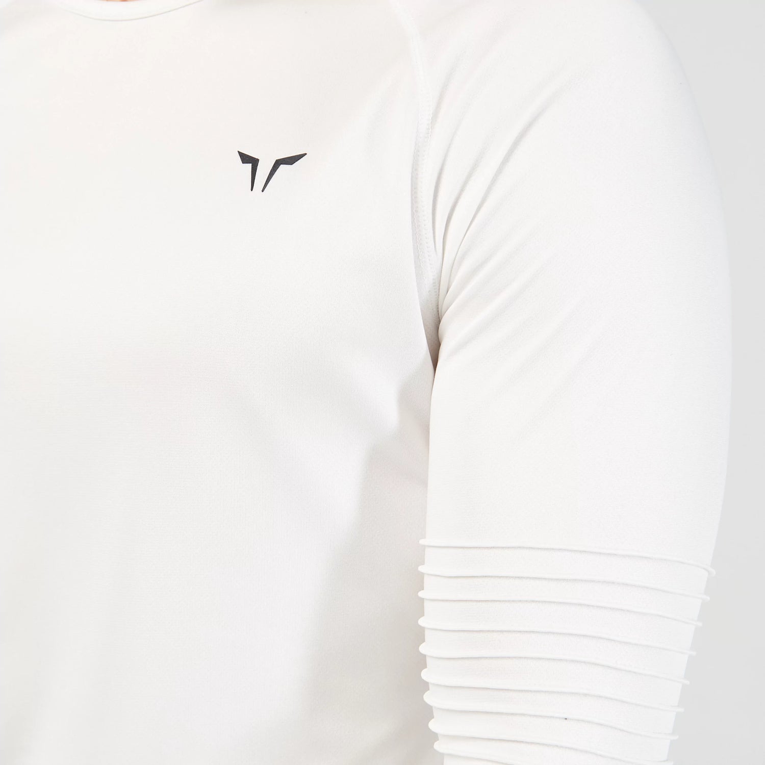 squatwolf-gym-wear-essential-agility-long-sleeves-tee-pearl-white-workout-shirts-for-men