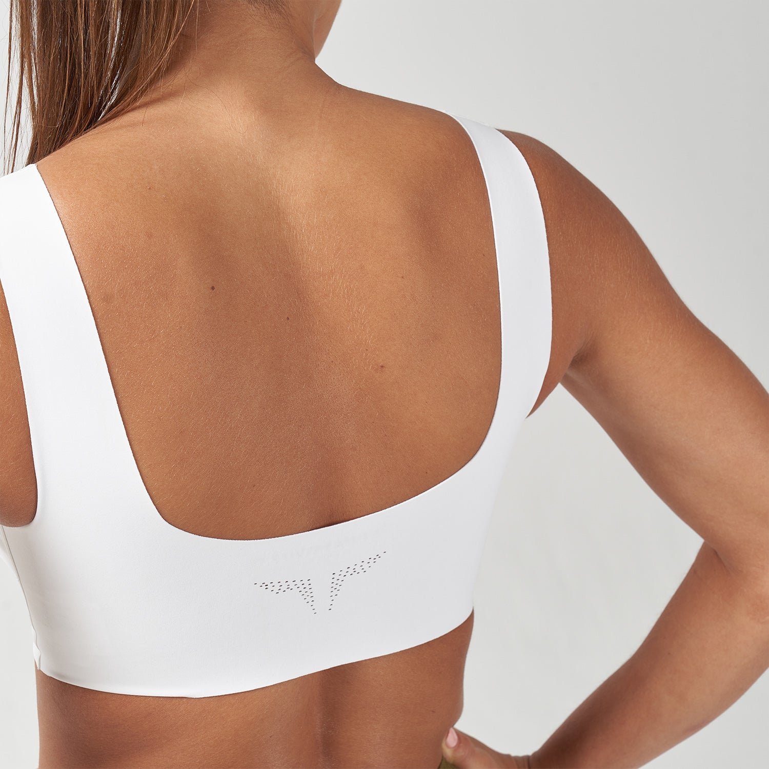 squatwolf-workout-clothes-lab360-every-day-zip-up-bra-white-sports-bra-for-gym
