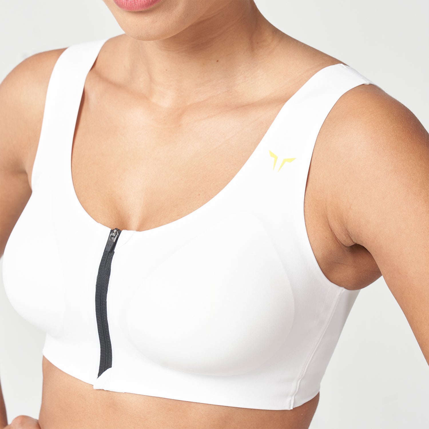 squatwolf-workout-clothes-lab360-every-day-zip-up-bra-white-sports-bra-for-gym