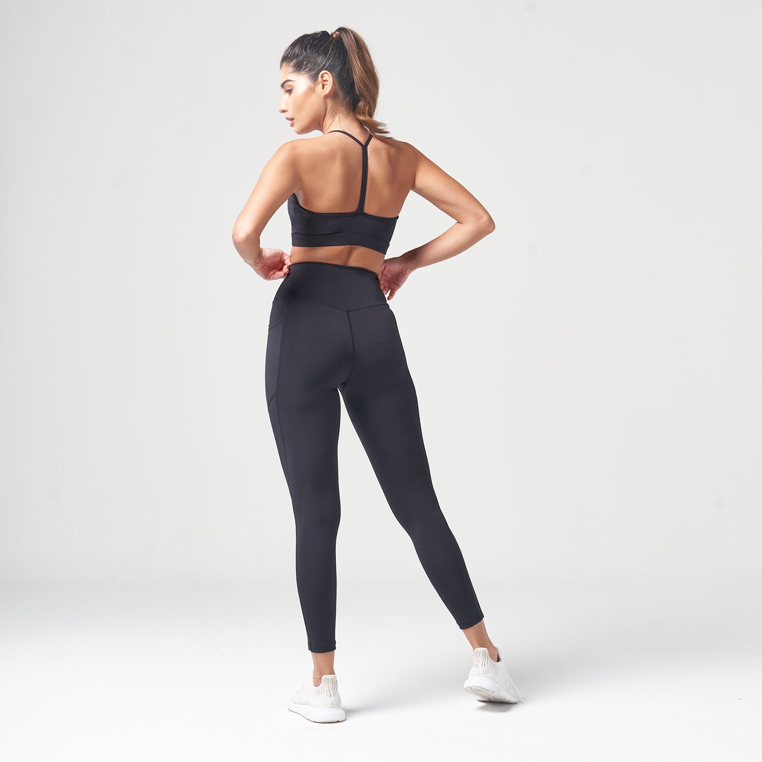 Domyos Women's Cropped Fitness Leggings - Black (XS / W26 L28) : Amazon.in:  Clothing & Accessories