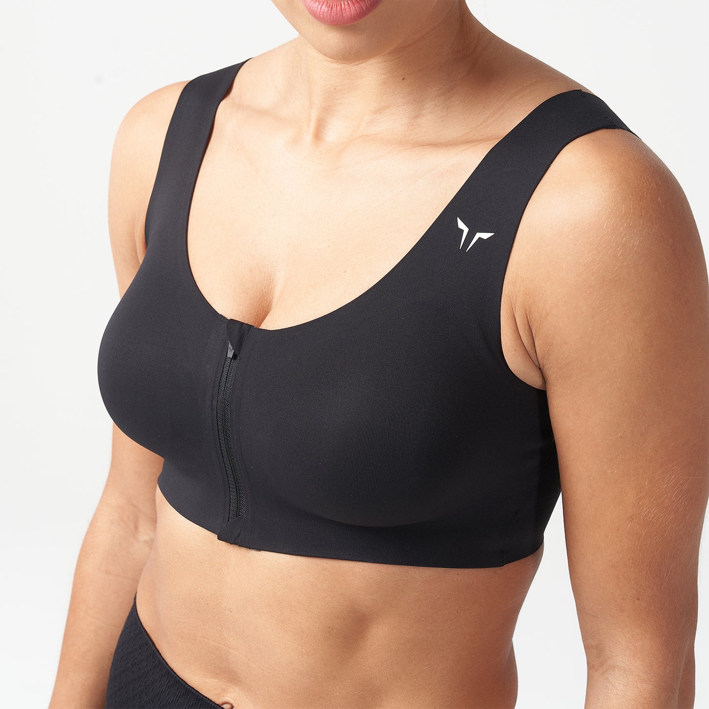 squatwolf-workout-clothes-lab360-every-day-zip-up-bra-black-sports-bra-for-gym