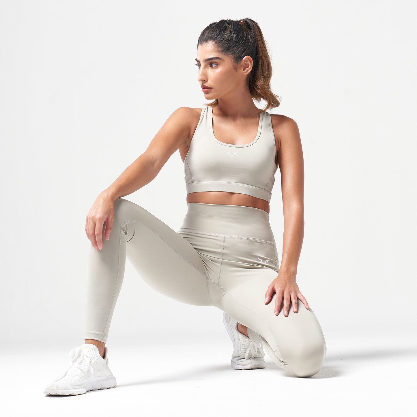 squatwolf-workout-clothes-essential-medium-impact-bra-grey-sports-bra-for-gym