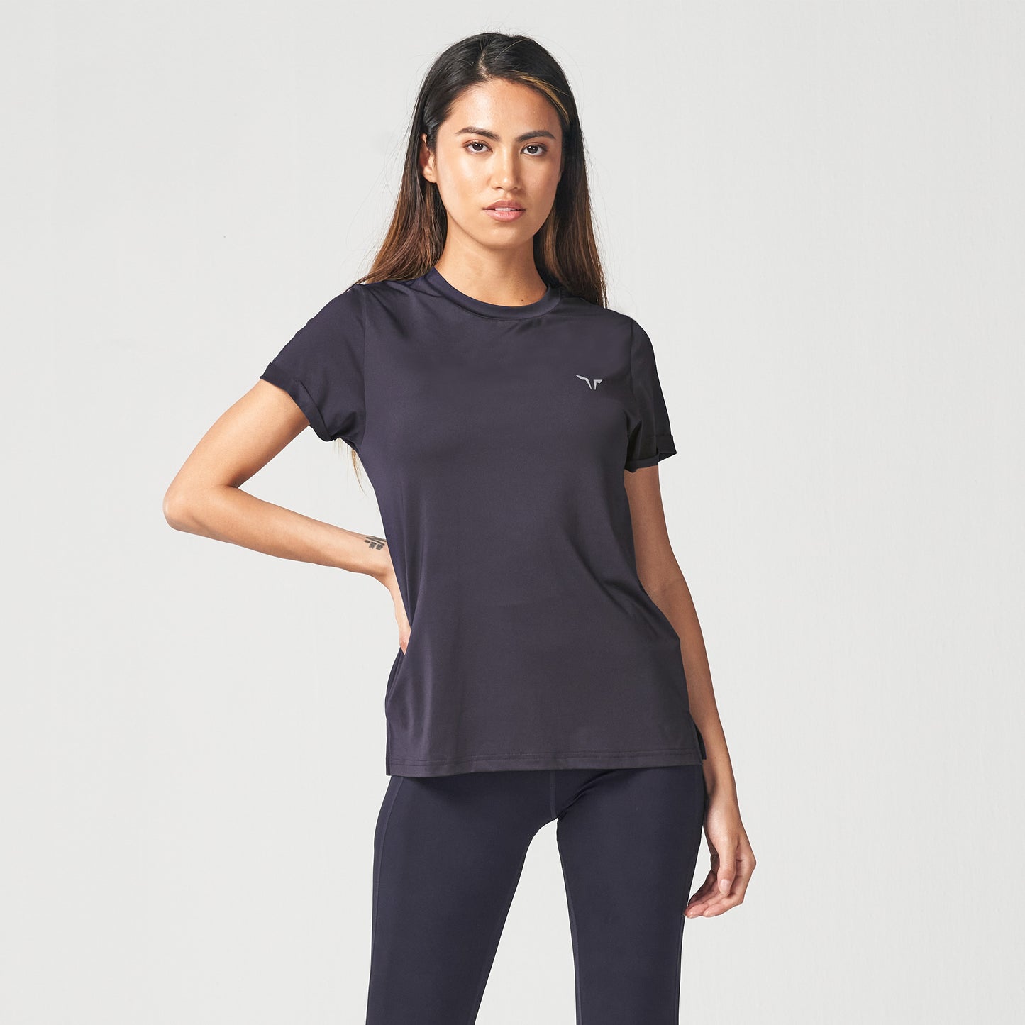AE | Essential Relaxed Fit Tee - Black | Workout Shirts Women | SQUATWOLF