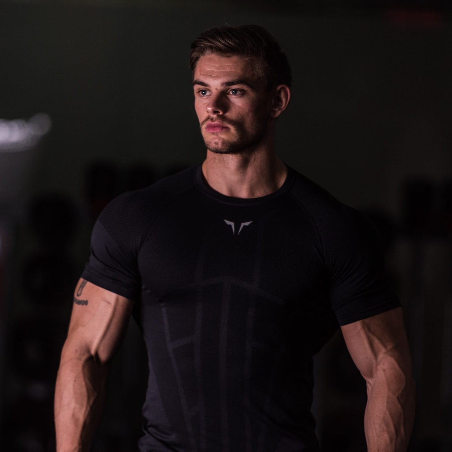squatwolf-gym-wear-seamless-spyder-tee-black-workout-t-shirts-for-men