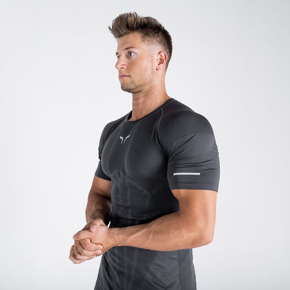 squatwolf-gym-wear-seamless-spyder-tee-grey-workout-t-shirts-for-men