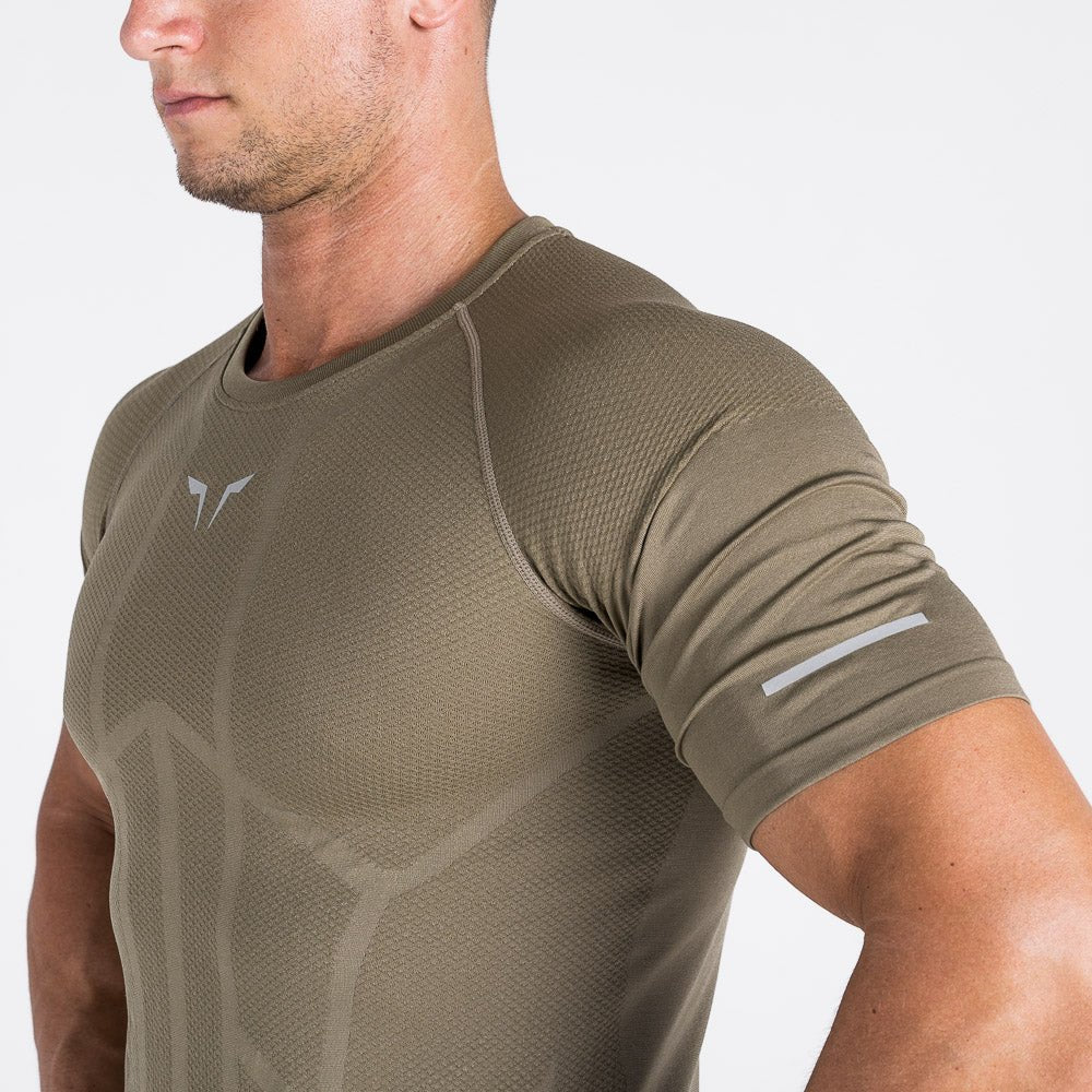 squatwolf-gym-wear-seamless-spyder-tee-green-workout-t-shirts-for-men