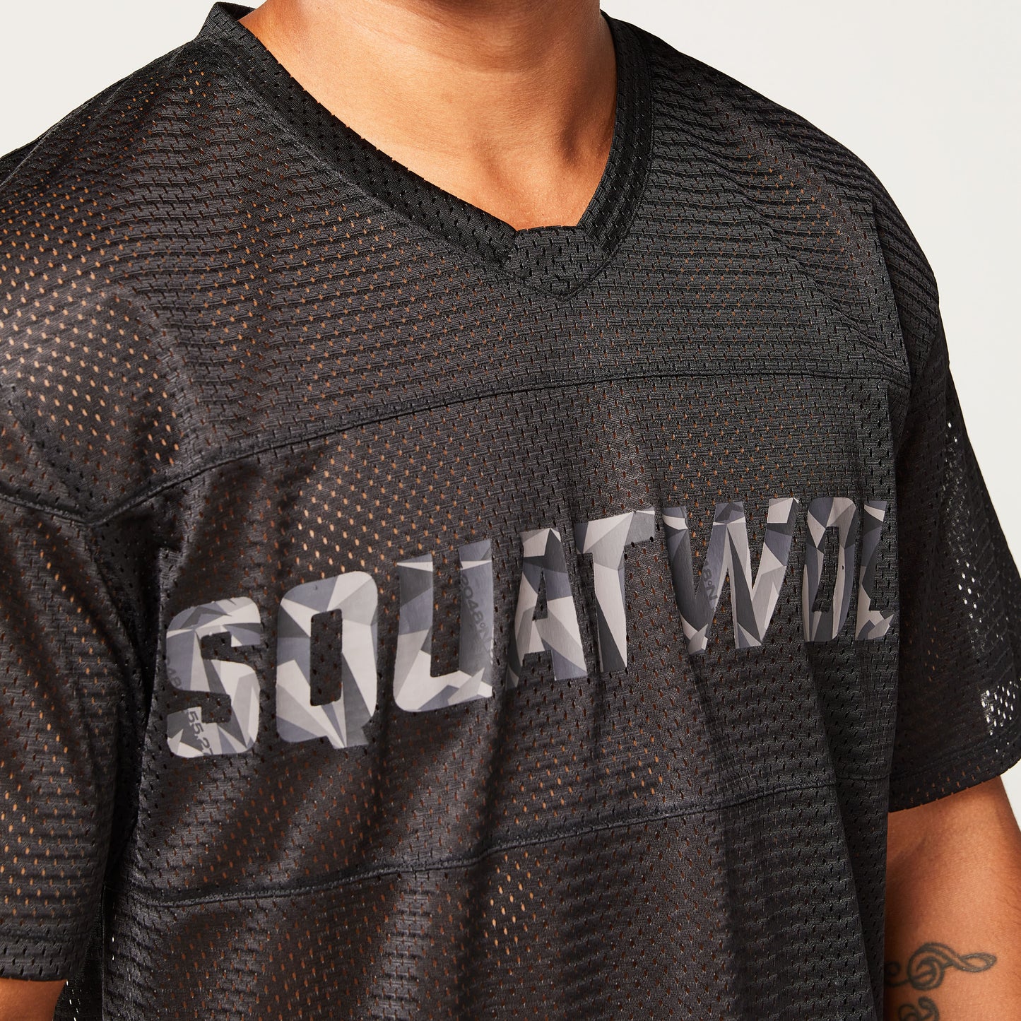 squatwolf-gym-wear-code-oversized-mesh-tee-black-workout-shirts-for-men