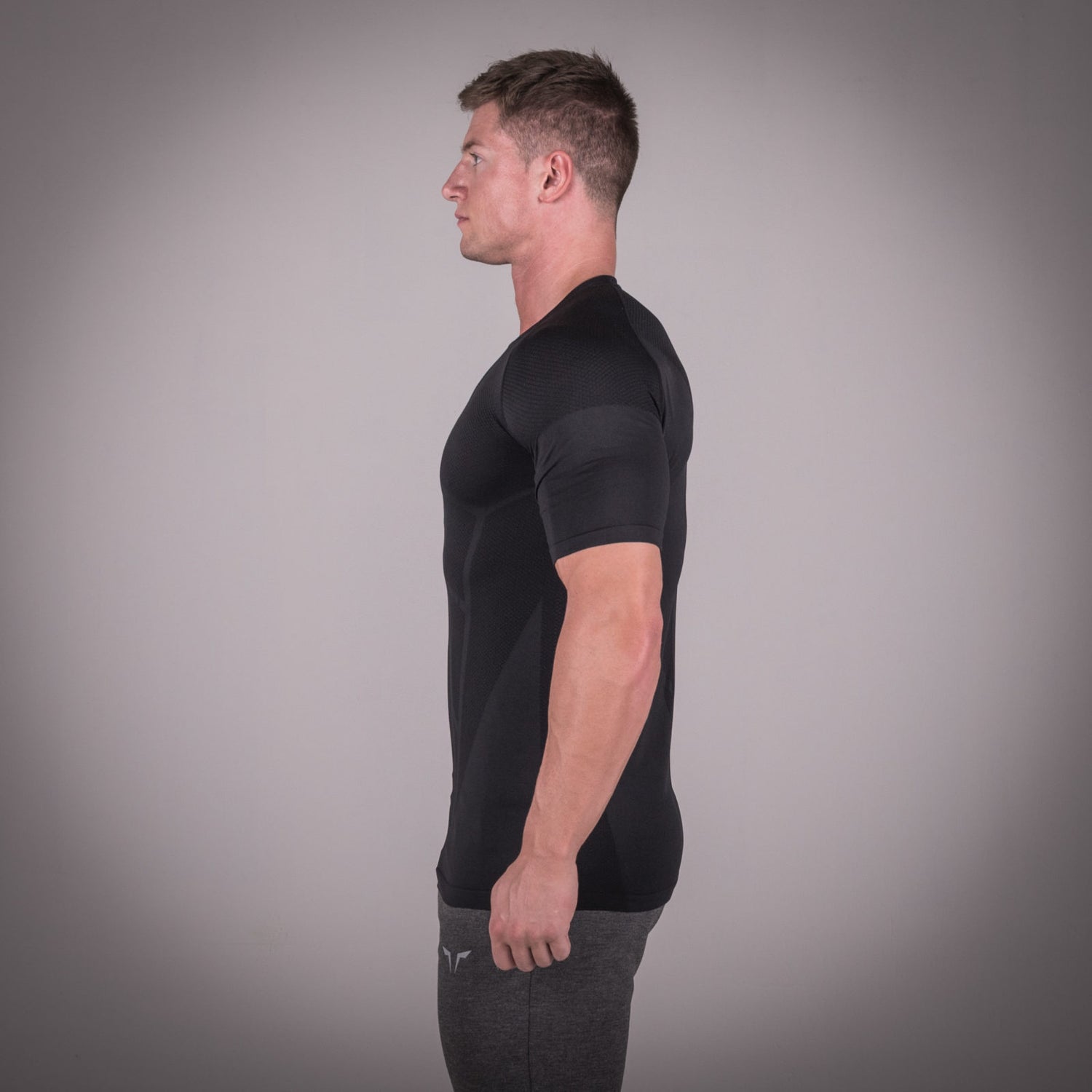 squatwolf-gym-wear-seamless-spyder-tee-black-workout-t-shirts-for-men