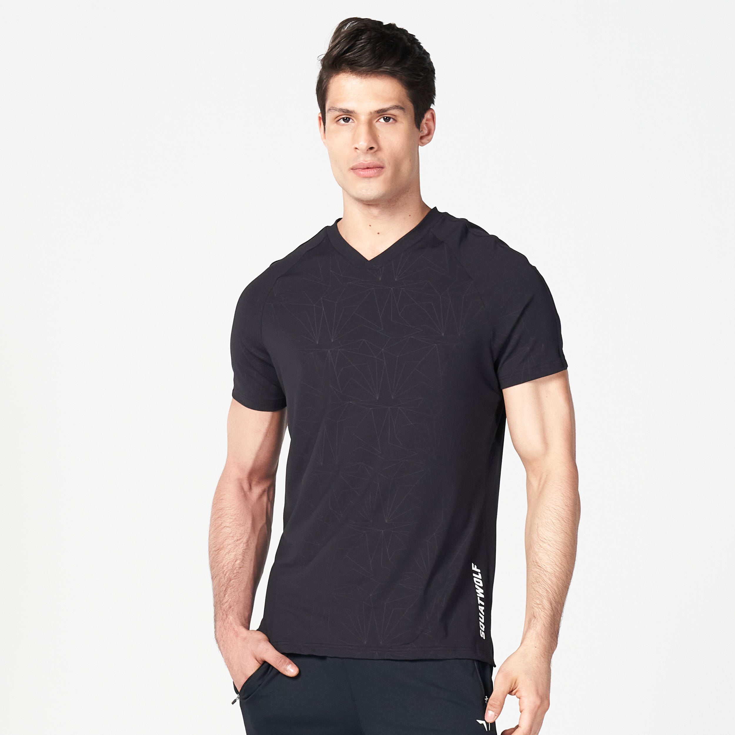 AE | Core V-neck AeroTech Tee - Black | Gym T-Shirts Men | SQUATWOLF